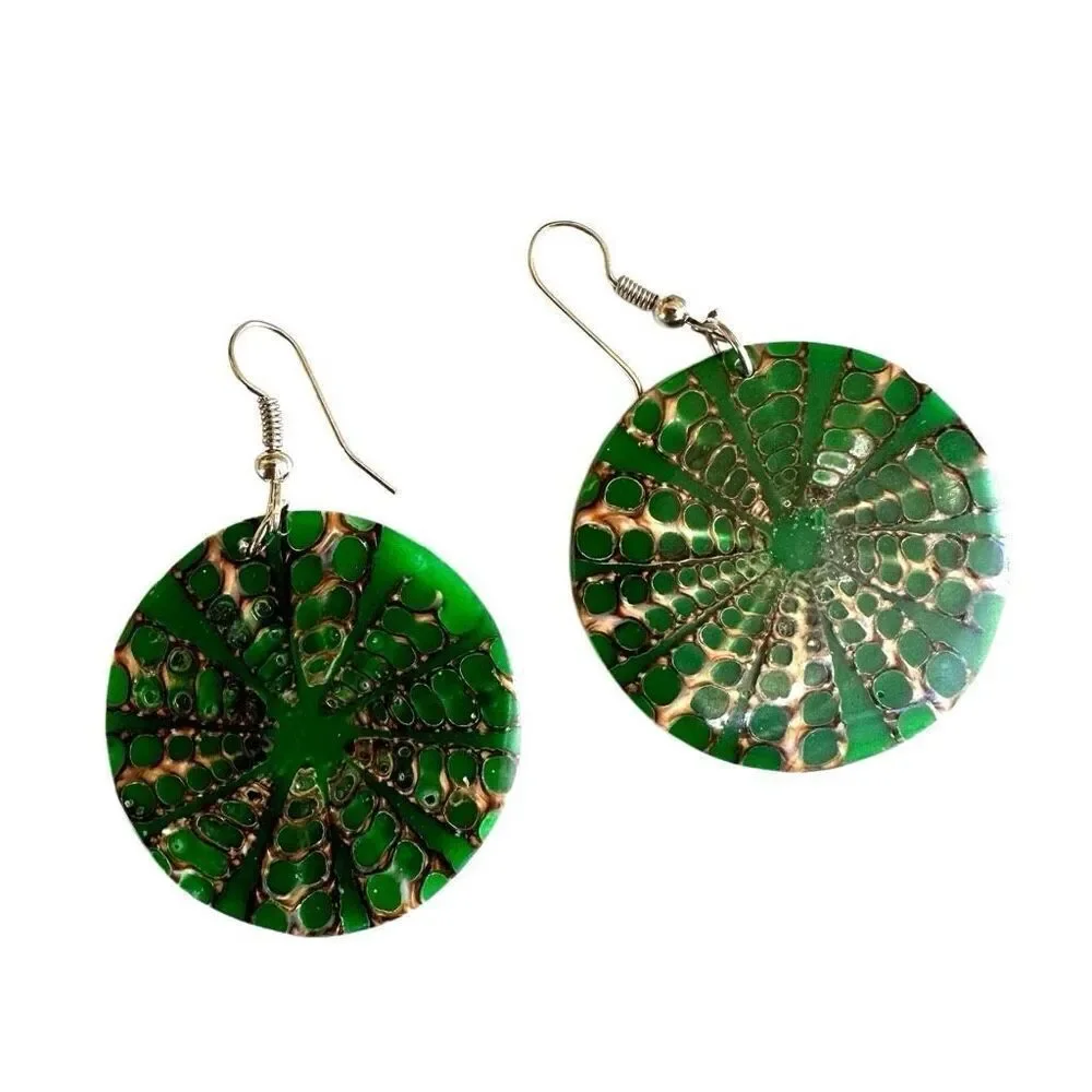 Green and brown shell round earrings